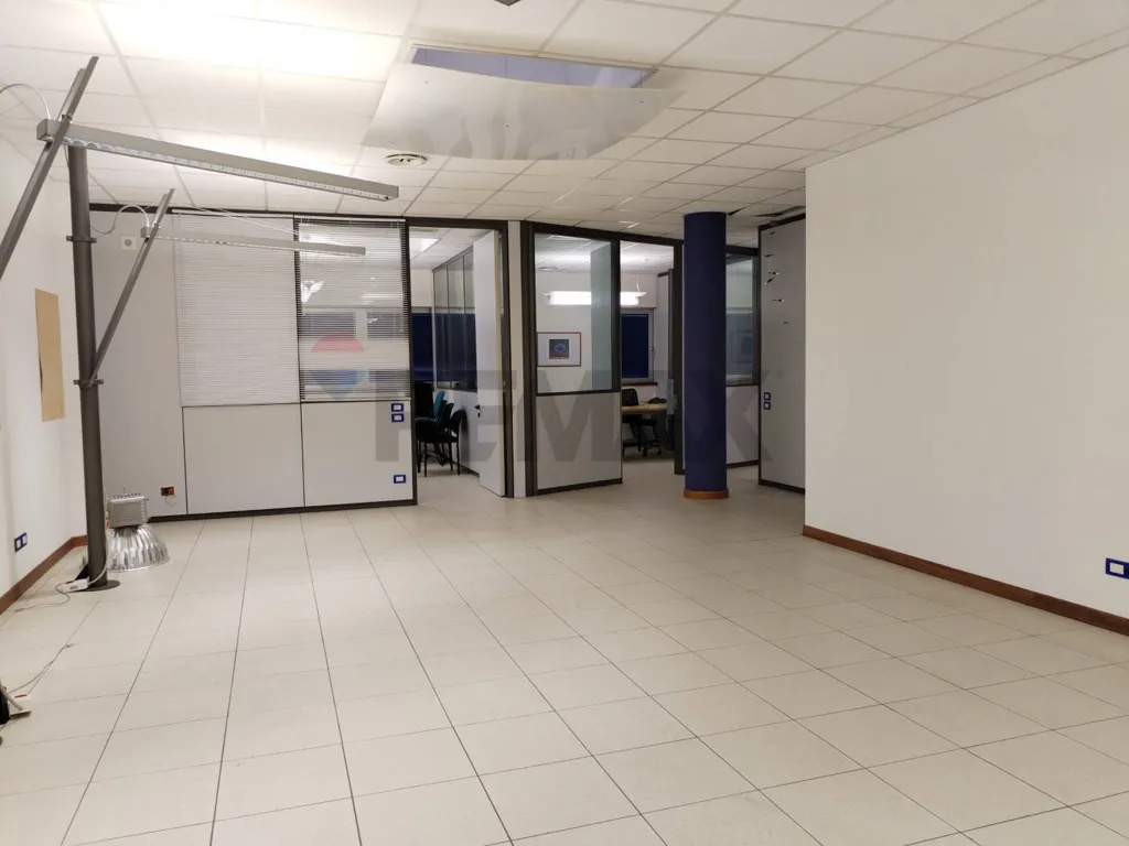 Bureau - Office in Central Belluno with Modern Design