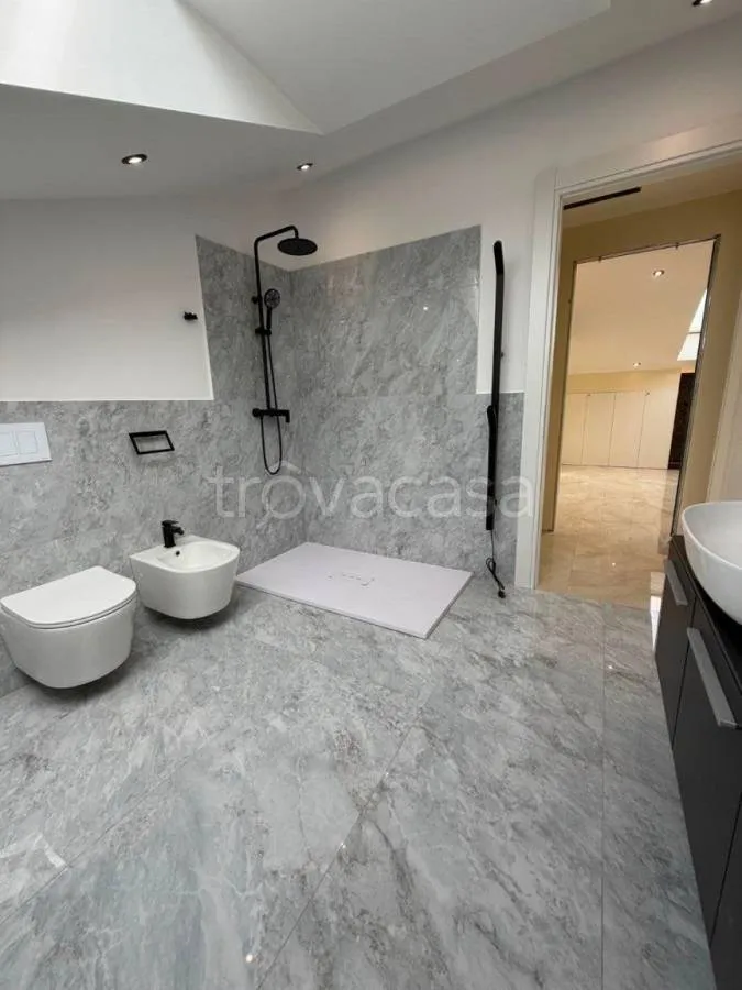 Vannitoad - Modern Mansard Apartment with Terrace in Borgo Ticino