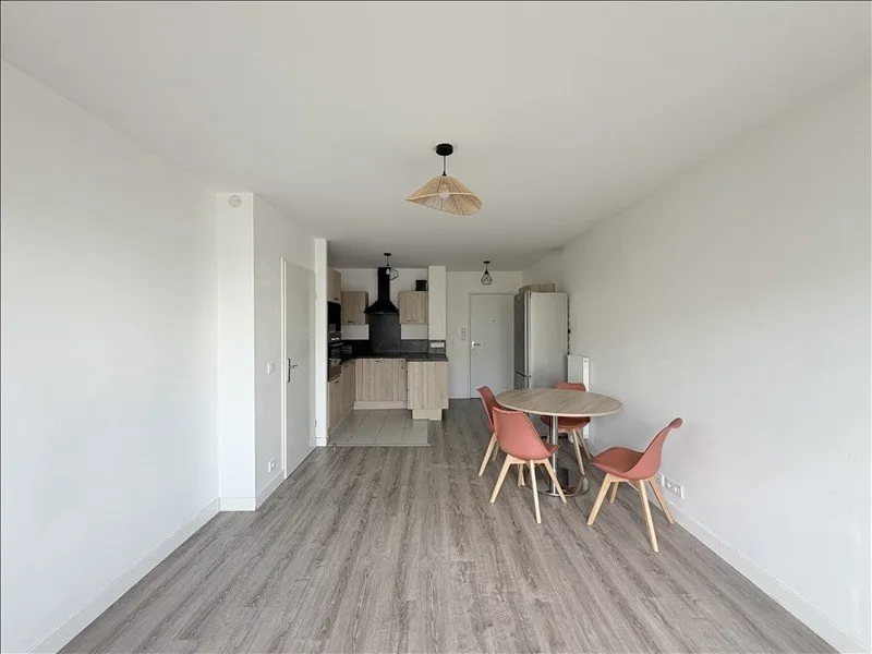 Sala da pranzo - Furnished Flat with Balcony in Fleury-Mérogis