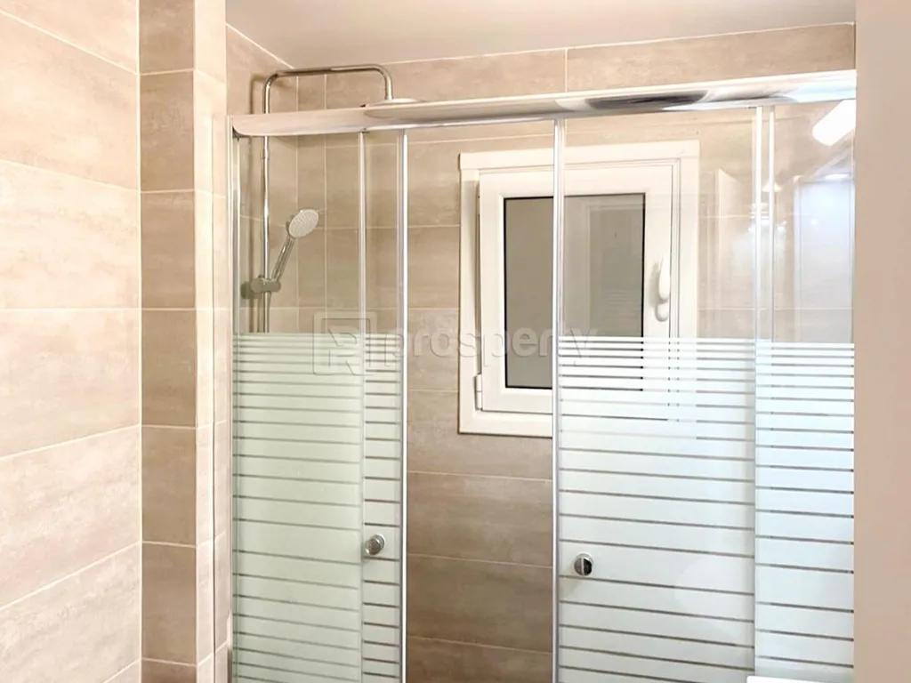 Salles de bain - Renovated Apartment with City View in Athens