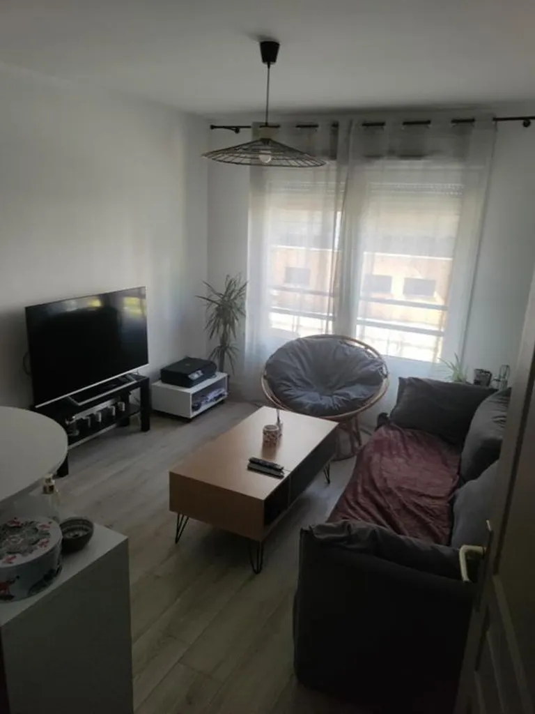 Living Room - 2-Bedroom Apartment with Parking in Metz