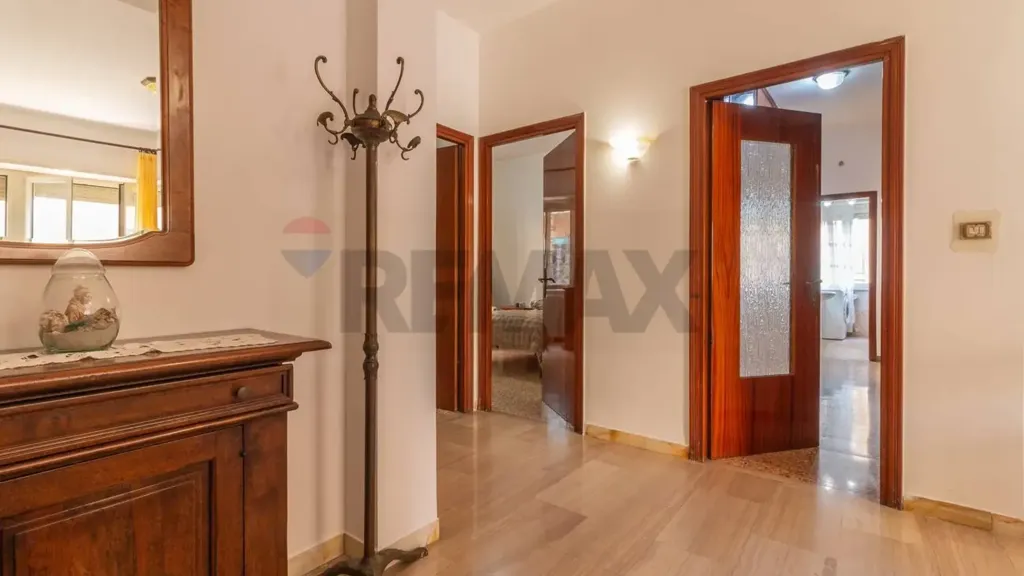 Hallway - Apartment with Balconies in Cappuccini, Viterbo