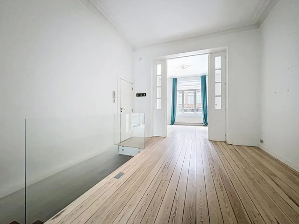 hallway_entrance