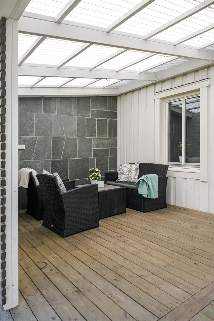 Terrasse - Modern Terraced House with Two Balconies in Ås