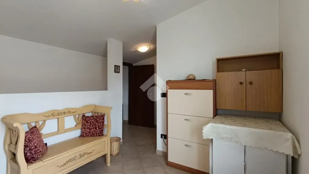 Esik - Semi-detached House with Garden in Pineto