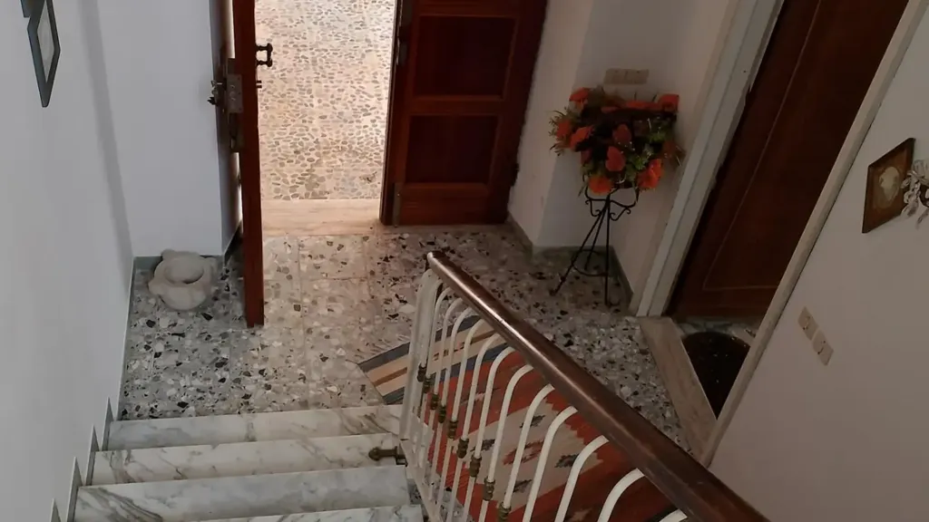 Toad - Villa with Garden in Moriano, Lucca