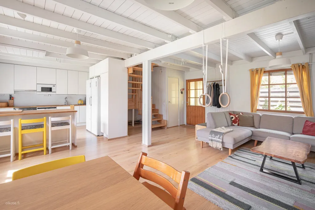 Elutuba - Detached House with Redwood Cladding in Puistola