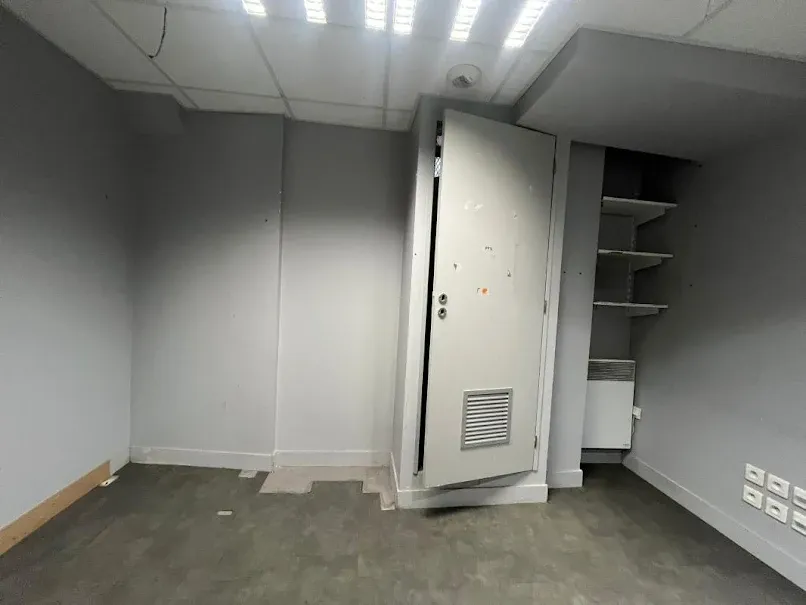 Bureau - Locaux Professionnels avec Magasin à Cognac