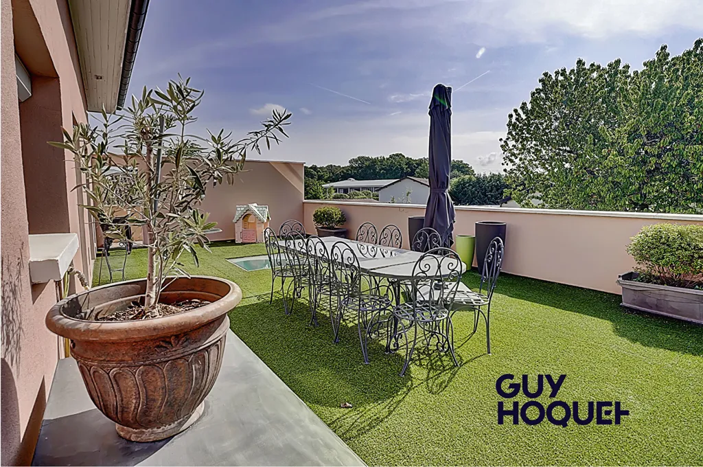 Terrass - Spacious House with Pool in Bourg-en-Bresse