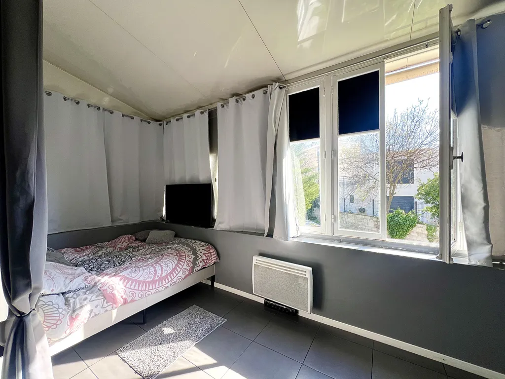 Chambres - Maison avec T2 Indépendant et Garage à Château-Gombert