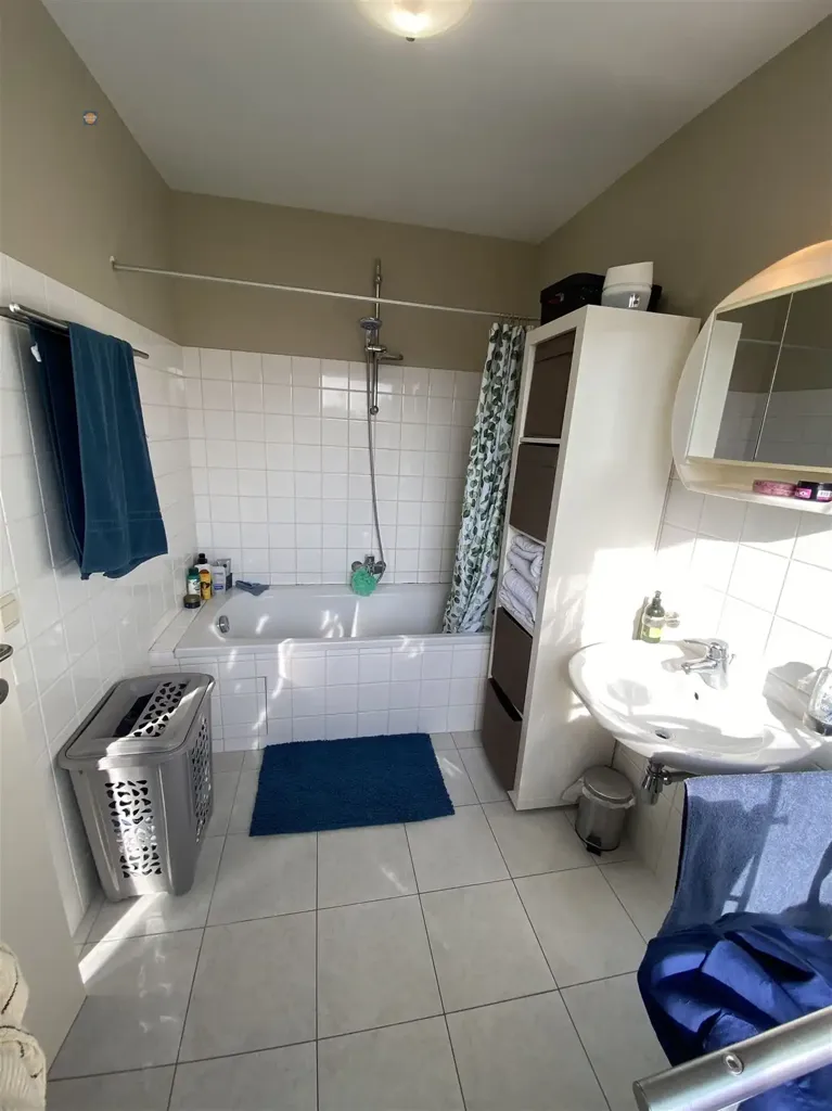 Salles de bain - Appartement avec Terrasse et Cuisine Équipée à Proximité des Commodités