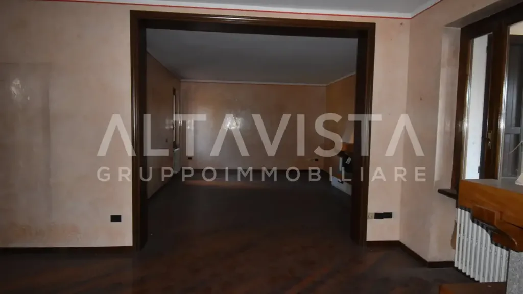 Esik - Villa with Pool in Montichiari Centre