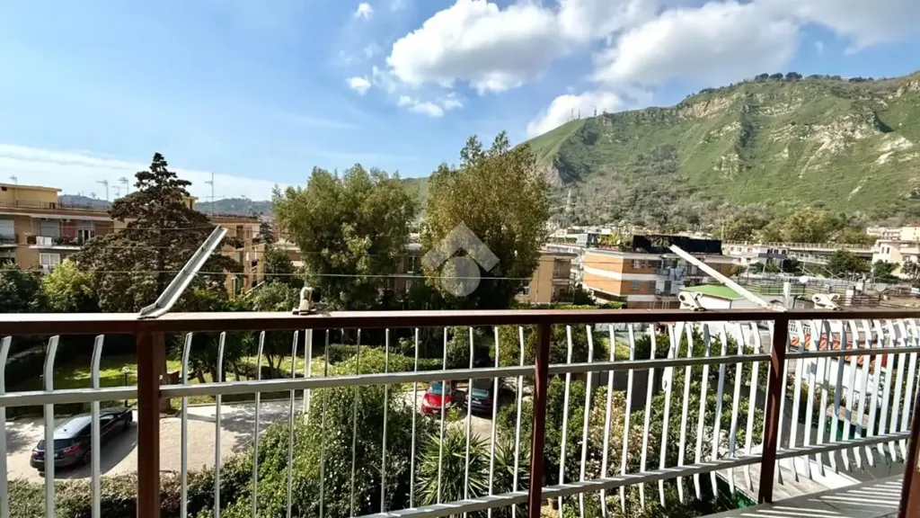 Balcon - Spacious Apartment with Balcony in Naples