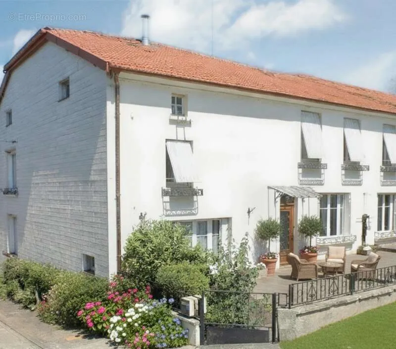 Välivaade - Ancient Rectory with Garden near Contrexéville