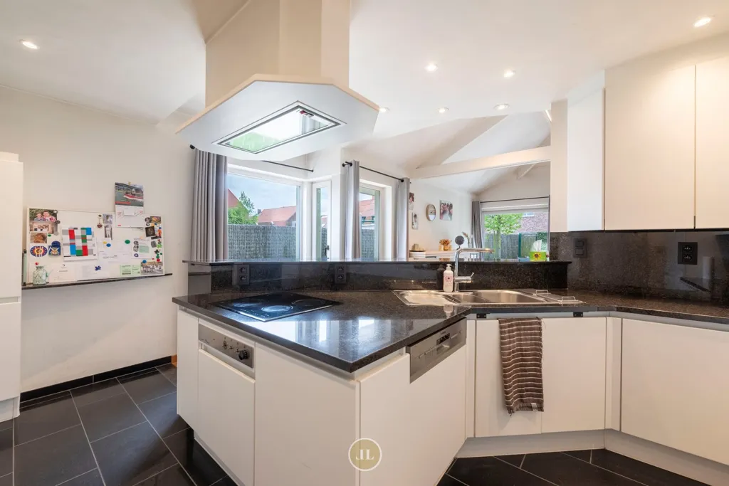 Kitchen - Villa with Office Space and Solar Panels in Menen