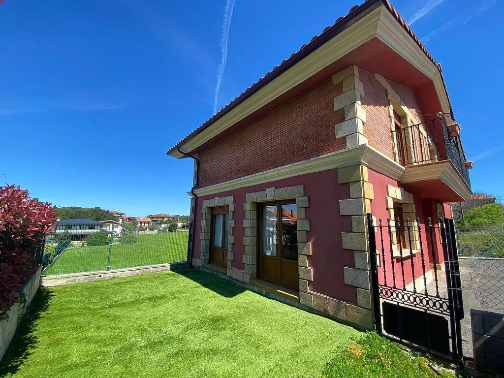 Exterior - Chalet with Pool and Terraces in Islares
