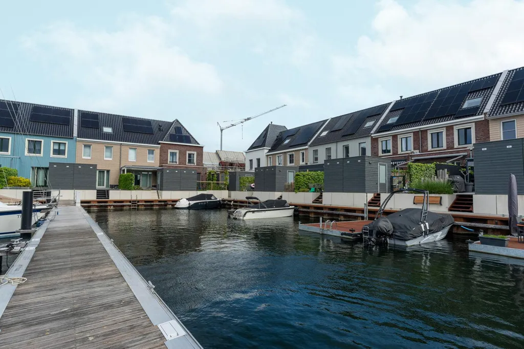 Välivaade - Modern Terraced House with Waterfront in Zeewolde