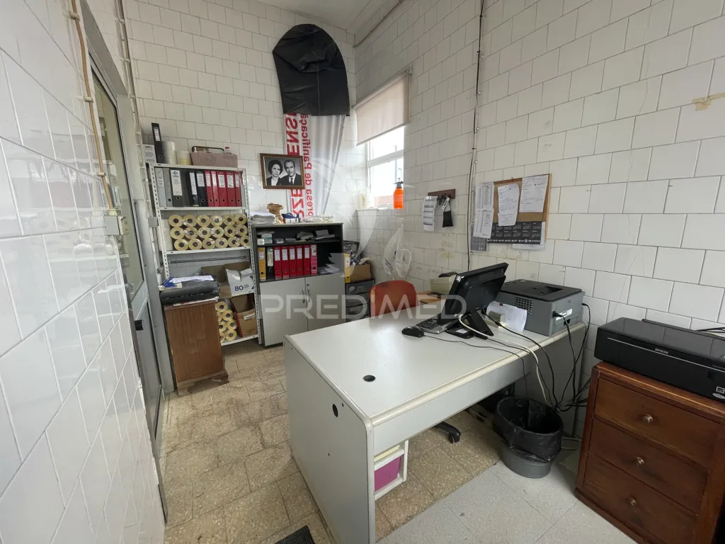 Bureau - Industrial Unit with Bakery in Urzelina