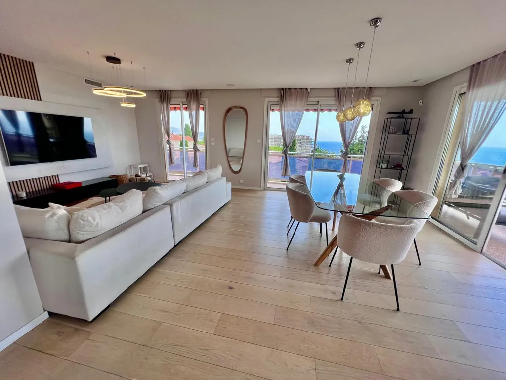 Soggiorno - Apartment with Panoramic Sea View in Nice
