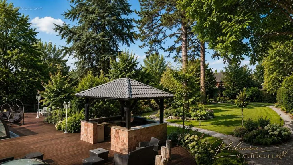 Jardin - Villa Historique avec Piscine à Le Mée-sur-Seine