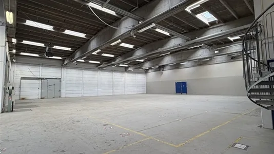 Stanze - Warehouse with Office Space in Albertslund