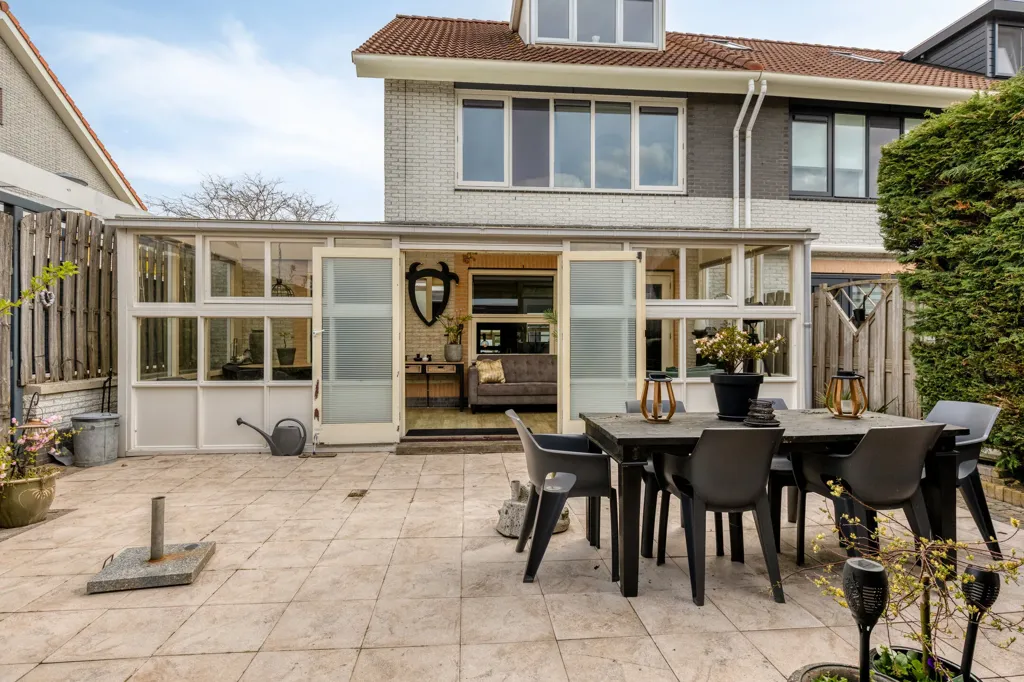Terrass - Corner House with Private Driveway in Hoorn