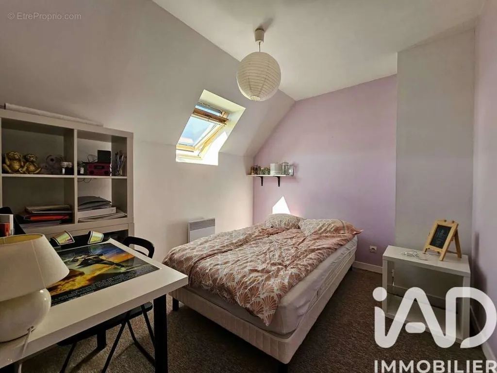 6-toaline maja asukohas Houx