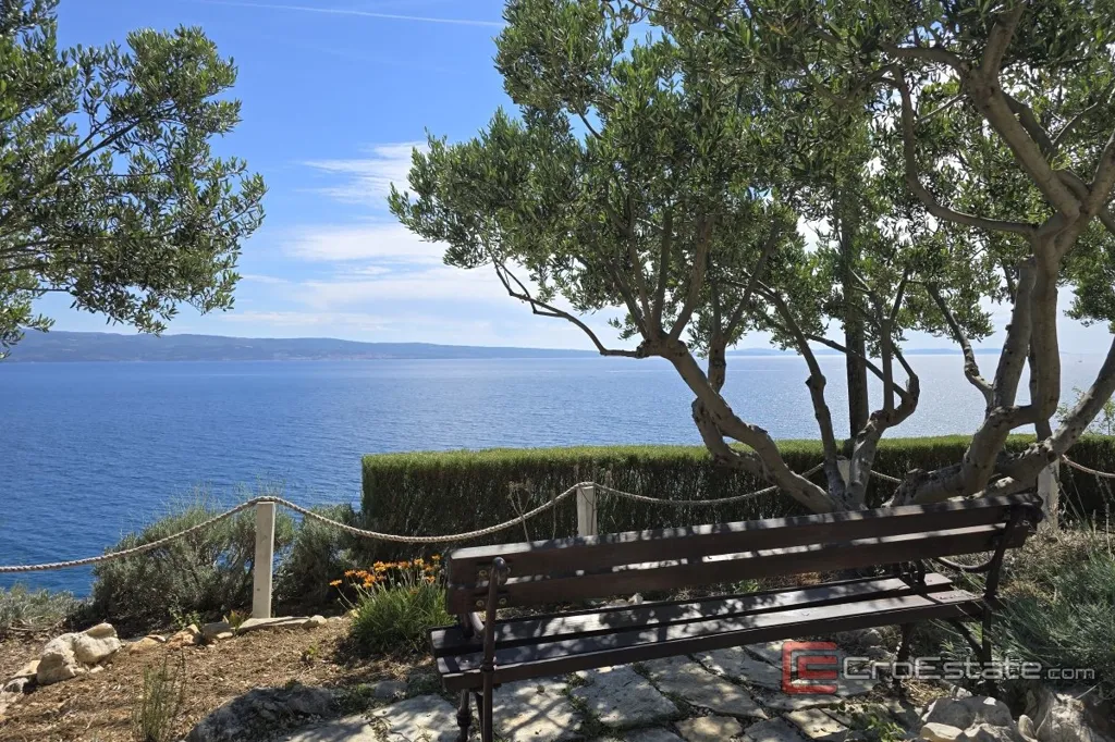 Aed - House with Sea View near Omis