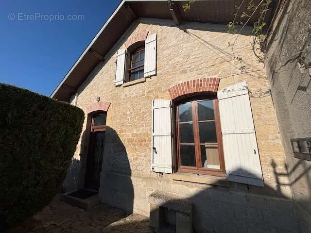 Välivaade - Duplex with Garden in Precysur Oise Centre