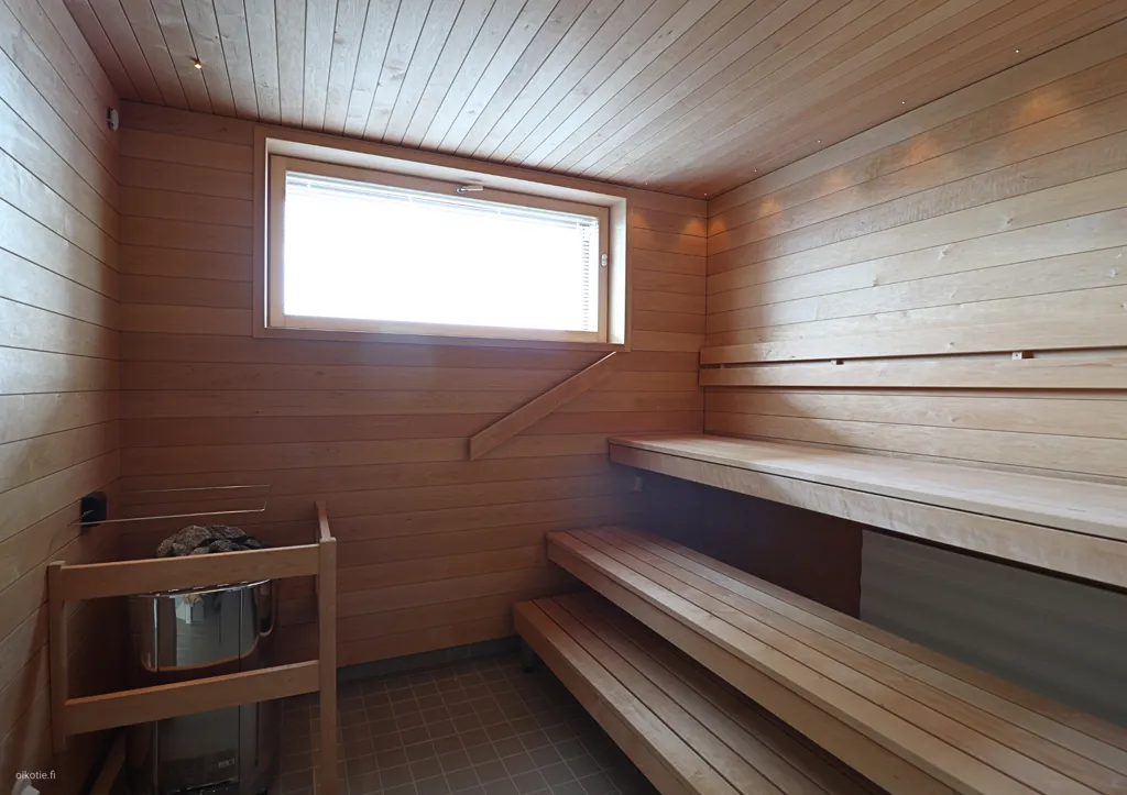 Toad - Modern Studio with Balcony in Espoo Kokinniitty