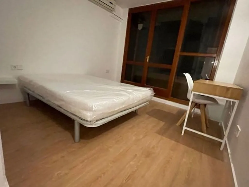 Chambres - Furnished Flat with Balcony in La Xerea, Valencia