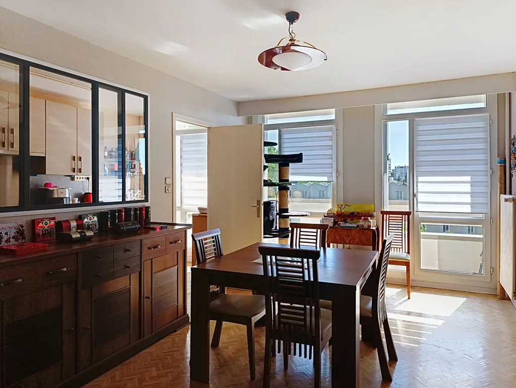 Salle à manger - Appartement 5 pièces avec vue parc à Saint-Étienne