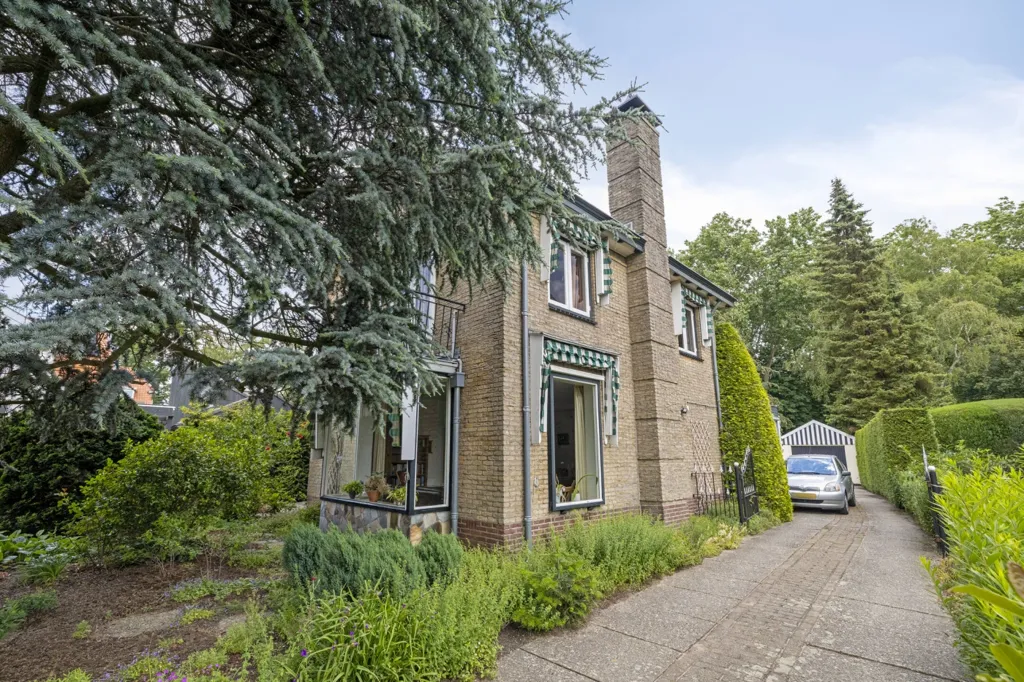 Välivaade - Free-Standing House with Garden in Breda