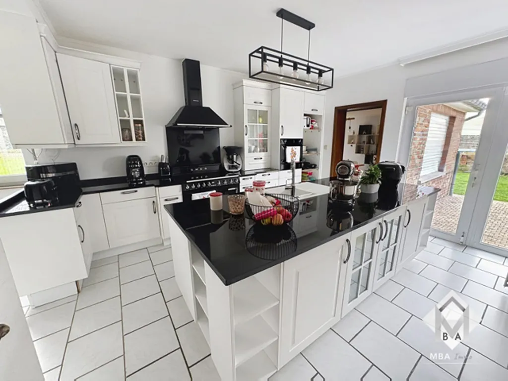 Cuisine - Villa avec Panneaux Solaires et Jardin à Awans Othée