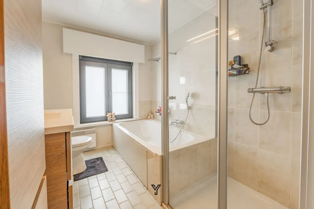 Salles de bain - Maison Énergétique avec Pergola à Zwevegem