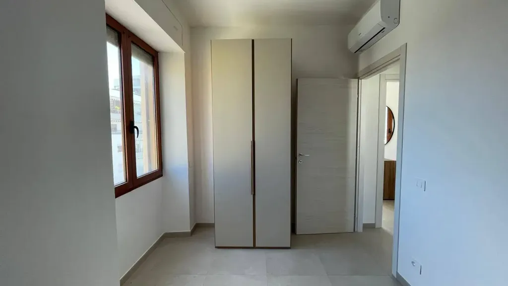 Entrée - Bright Triplex with Terrace in Alghero