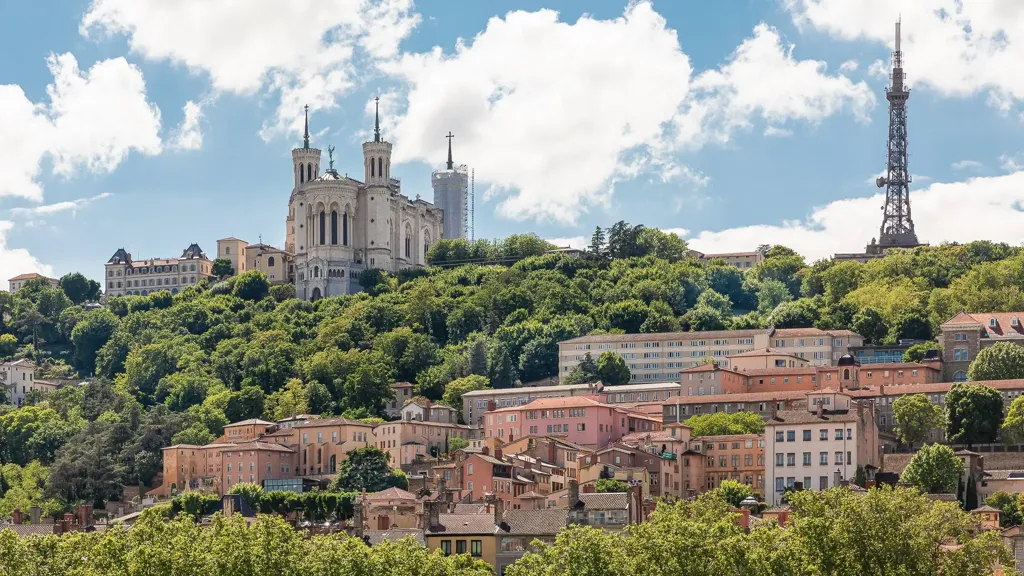 Appartement Néo-Gothique avec Vue sur la Saône à Lyon