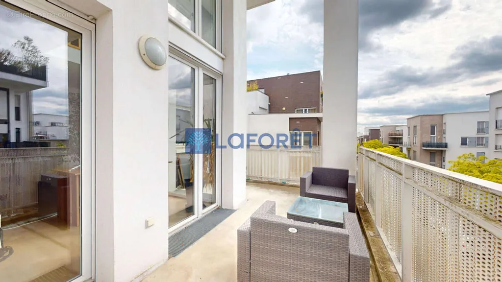 Duplex with Balcony in Athis-Mons