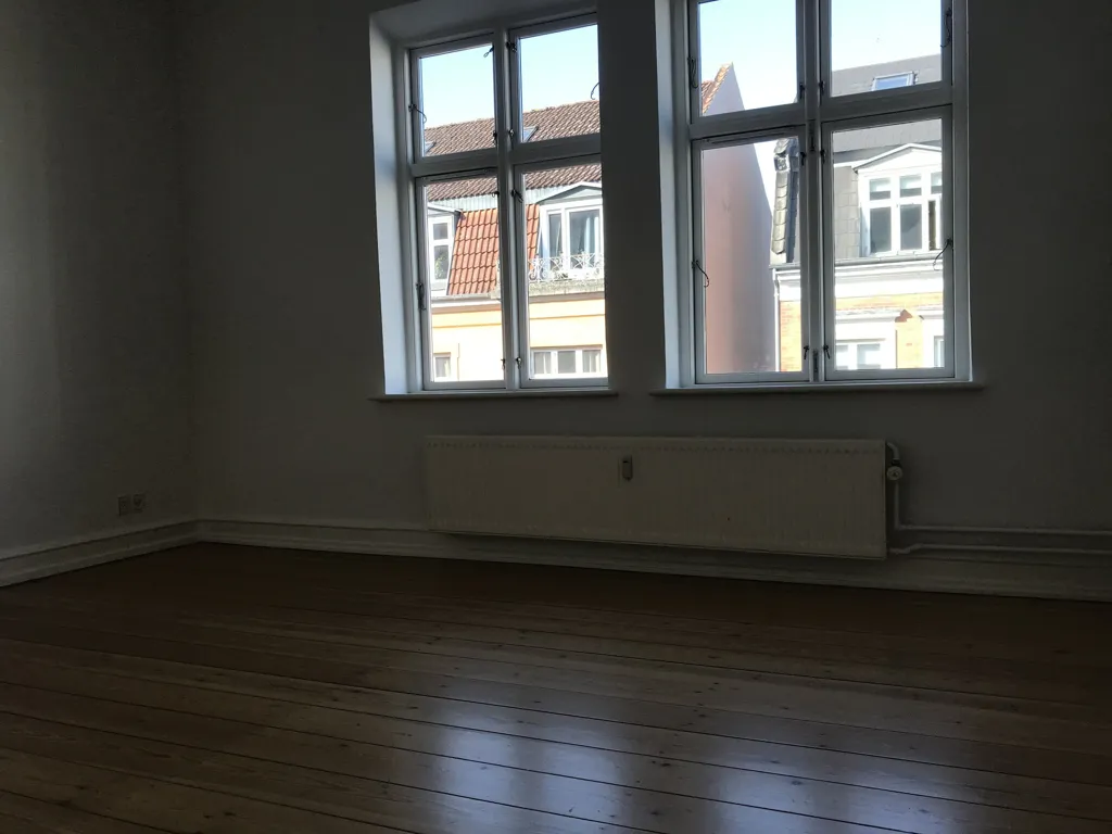 Toad - Spacious 3-Bed Flat in Renovated Building, Slagelse