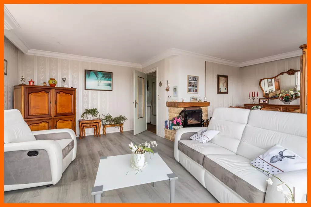 Séjour - Maison avec Jardin et Vue Dégagée à Neyron