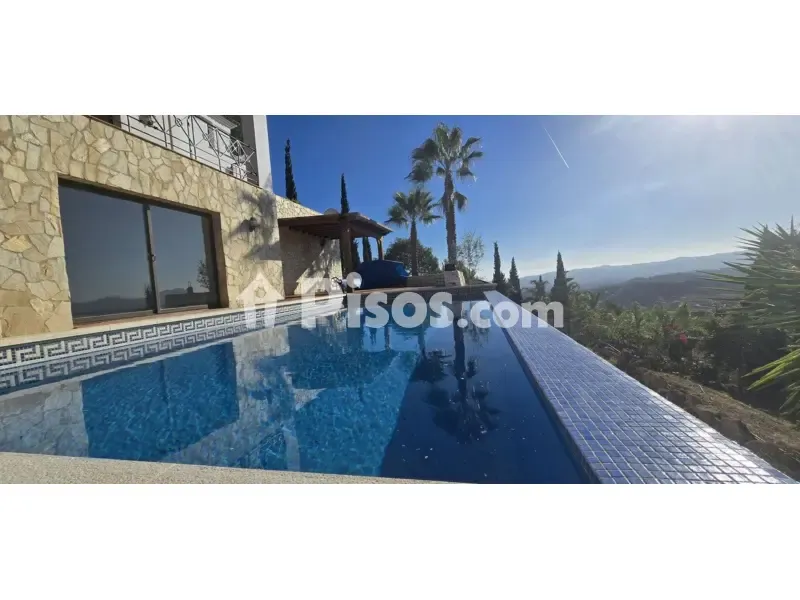 Piscine - Contemporary Villa with Sea Views in Valtocado