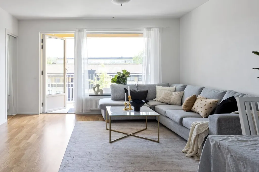 Elutuba - Apartment with South-Facing Balcony in Vallhamra