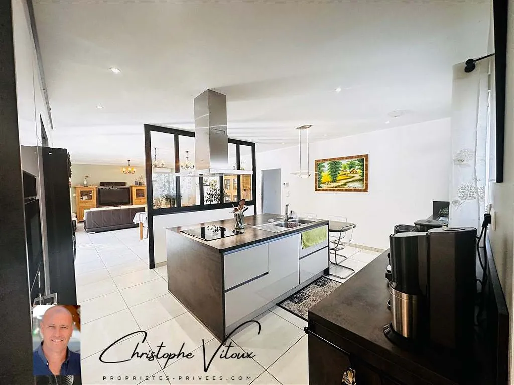 Cucina - Contemporary Villa with Pool in Palaja