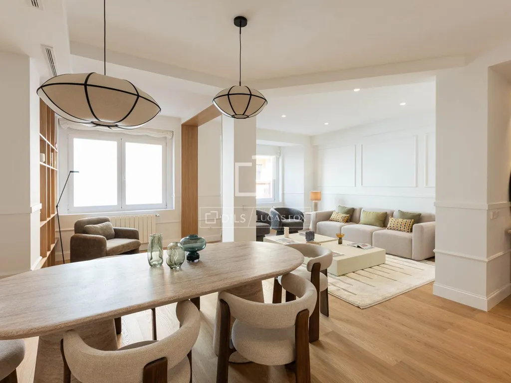 Dining Room - Luxury Flat with High Ceilings in Salamanca