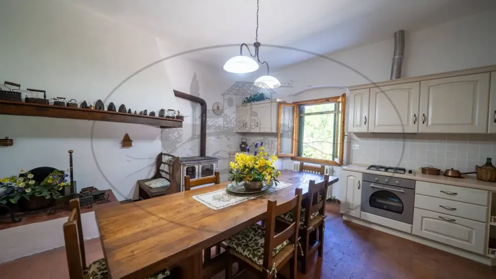 Söögituba - Rustic Farmhouse with Multiple Uses in Figline Valdarno