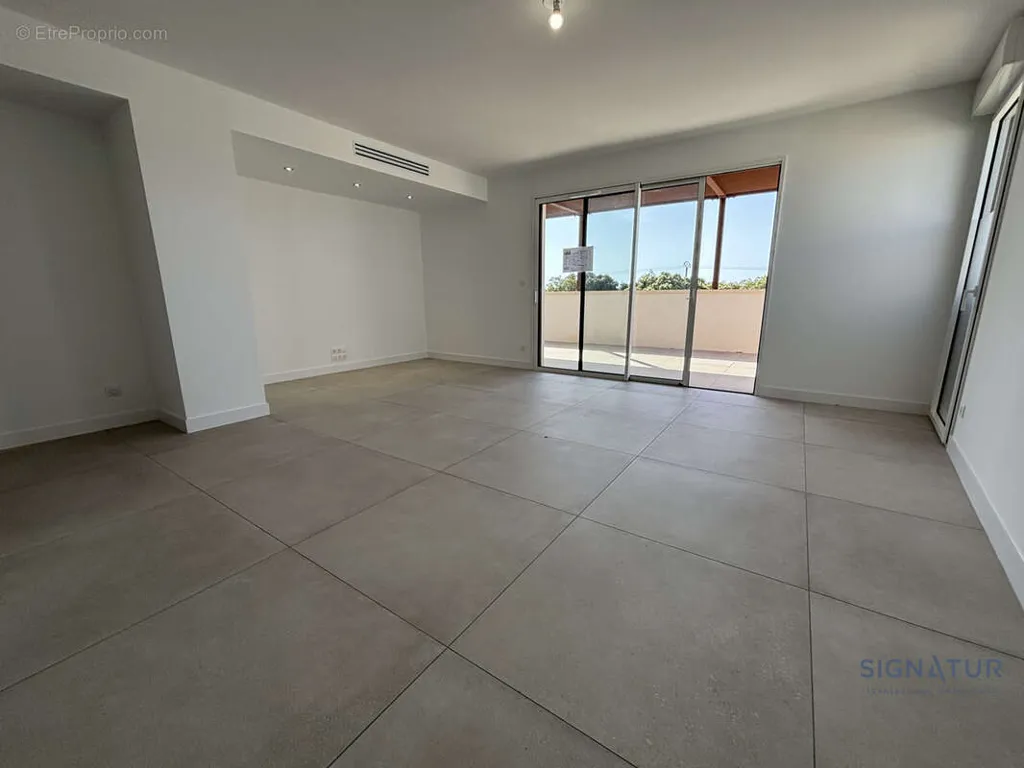 Toad - High-End Apartment with Terrace in Castries