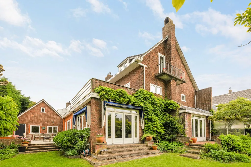 Exterior - Villa with Garden in Rotterdam-Kralingen