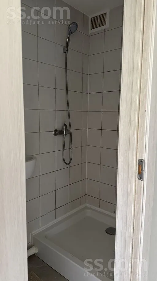Salles de bain - 1-Bedroom Flat with City View in Dzirciems