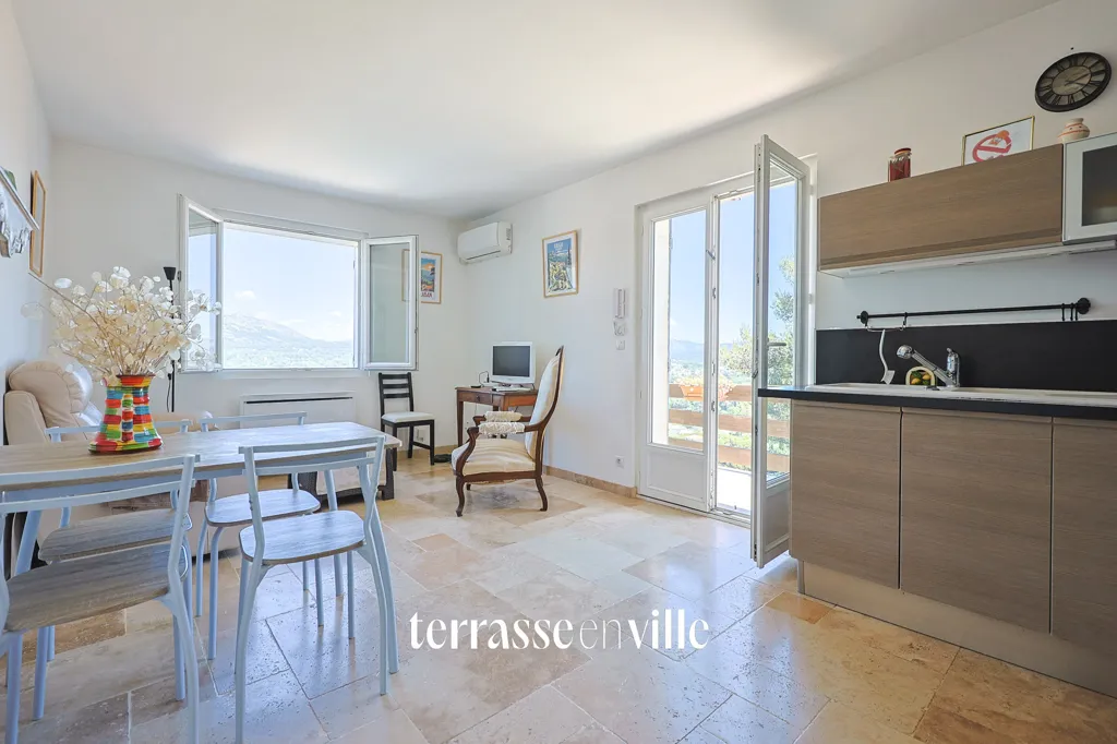 Köök - House with Garden and Views in La Millière