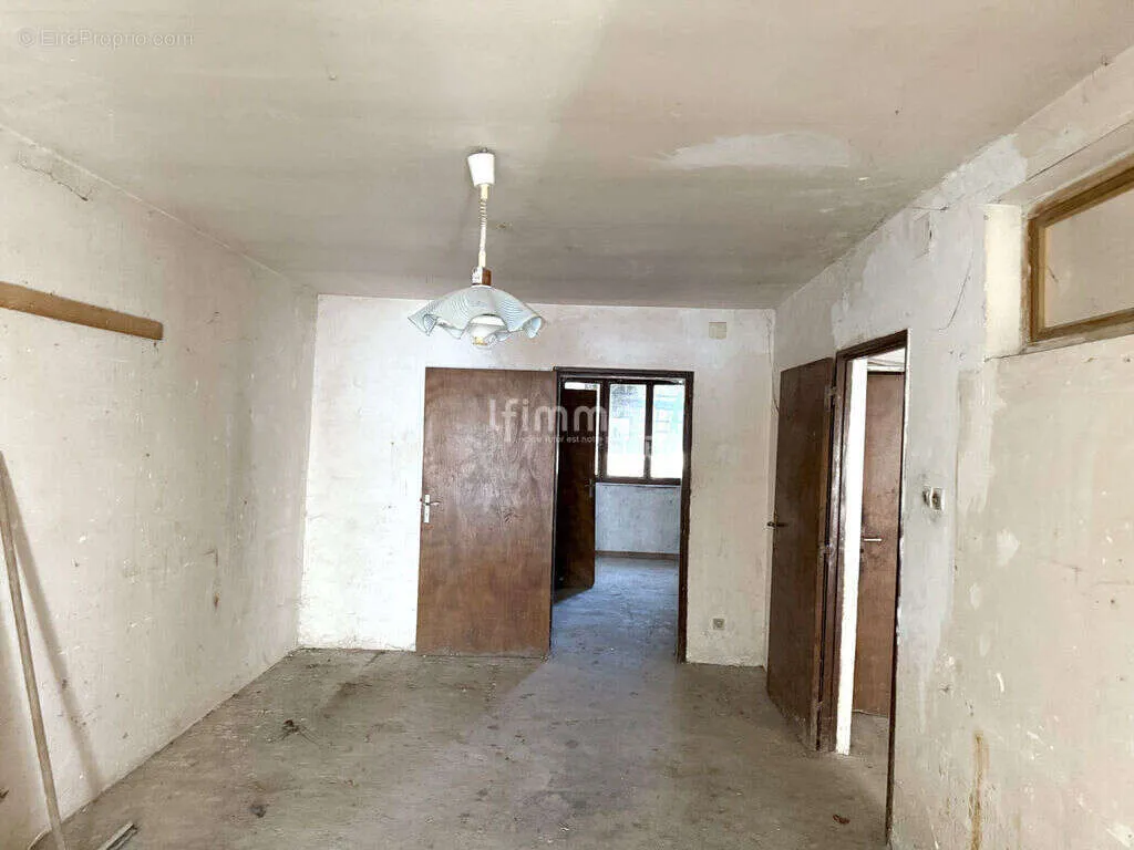 Rooms - Village House with Garden in Gomelange